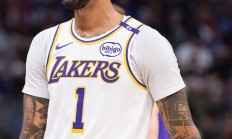 九游娱乐投注-拉塞尔在领袖的作用下带领篮网赢得比赛