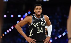 九游娱乐入口-雄鹿横扫开拓者，豪取七连胜