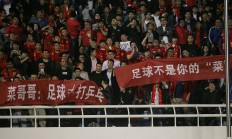 九游娱乐网址-国内足球强队交锋，场上精彩纷呈，球迷热情高涨的简单介绍