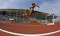 九游娱乐官方入口-包含玻利维亚选手登顶田径比赛女子400米栏领先成绩的词条