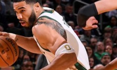 九游娱乐官方入口-凯尔特人内线抢篮板，控制比赛节奏