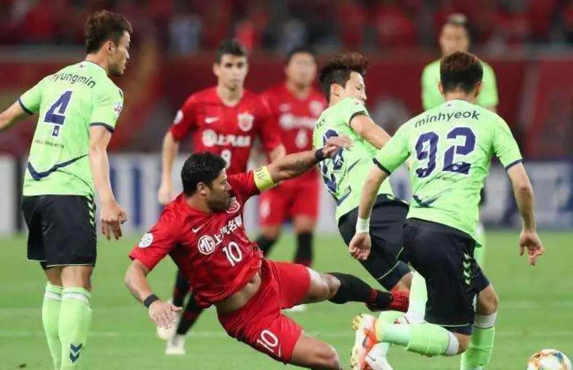 关于广州富力对阵上海上港,谁将在比赛中占据优势?的信息 关于广州富力对阵上海上港,谁将在比赛中占据优势?的信息