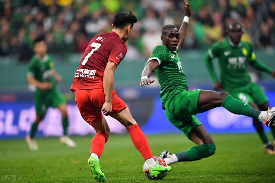 关于广州富力对阵上海上港,谁将在比赛中占据优势?的信息 关于广州富力对阵上海上港,谁将在比赛中占据优势?的信息