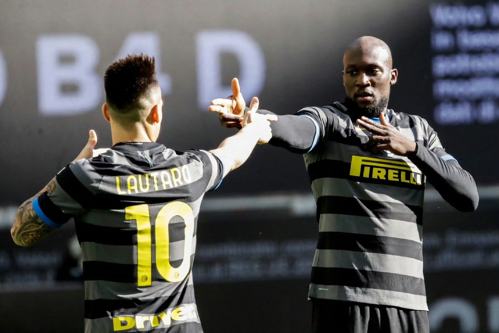 意甲球队球员集体亮相慈善赛事，为公益尽力