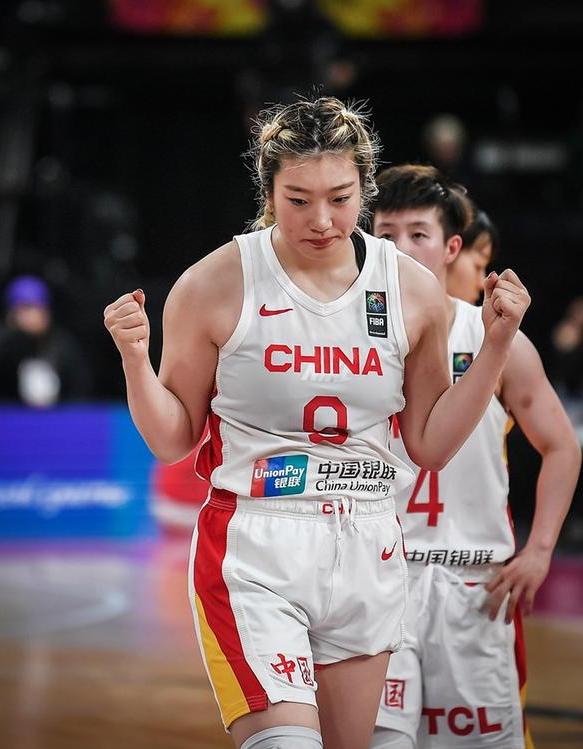 包含捷克女篮以微弱优势战胜法国，跻身国际篮球锦标赛八强的词条