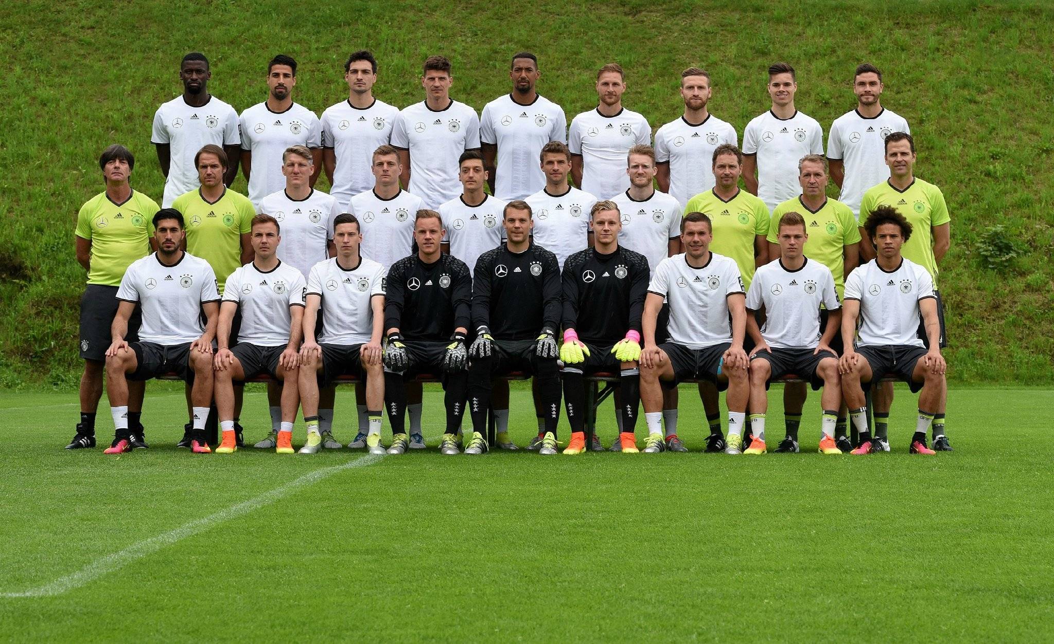 场上表现出色,球员们展现出无限活力 场上表现出色,球员们展现出无限活力