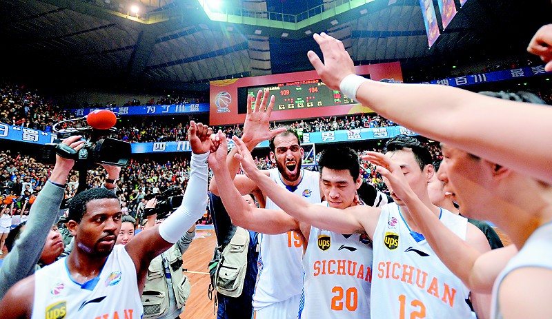 关于四川金强主场大胜上海，实现三连胜的信息