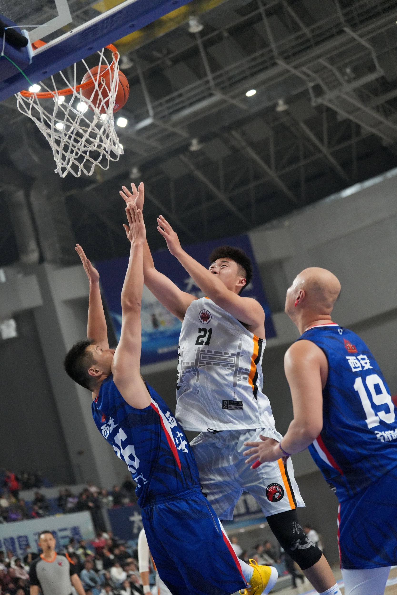 大牌球队备战，全国篮球联赛即将开幕