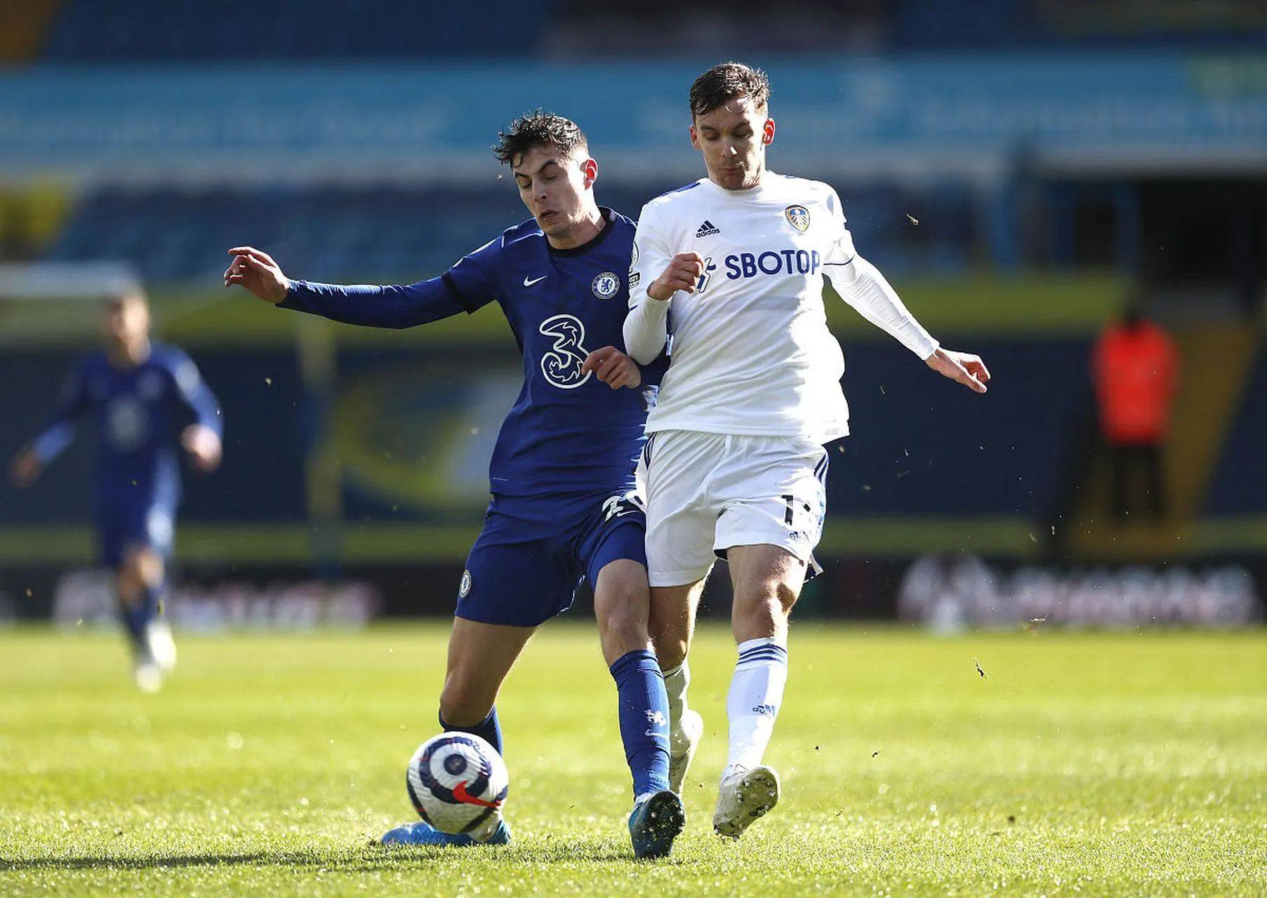 包含埃弗顿备战巴塞罗那，主教练调整战术的词条