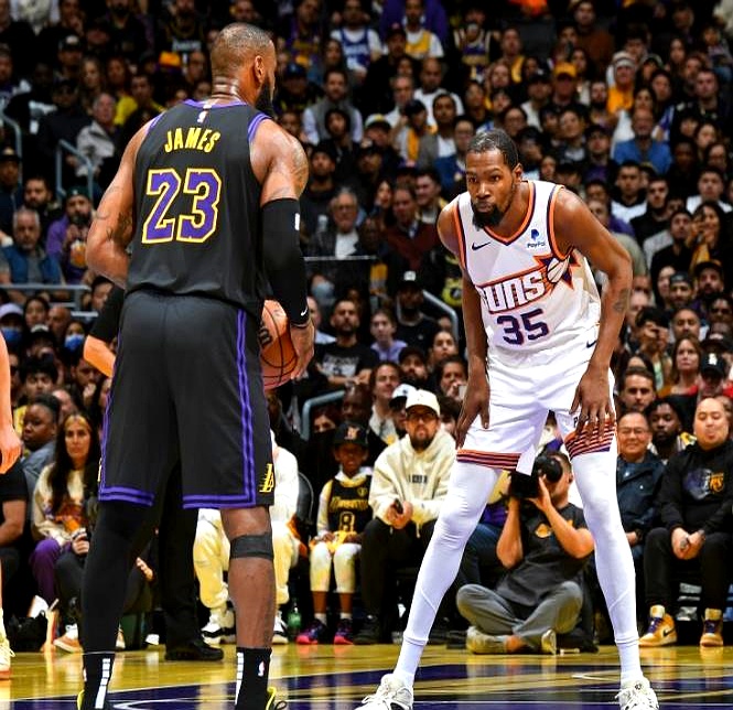 翻盘！篮网队击败太阳队