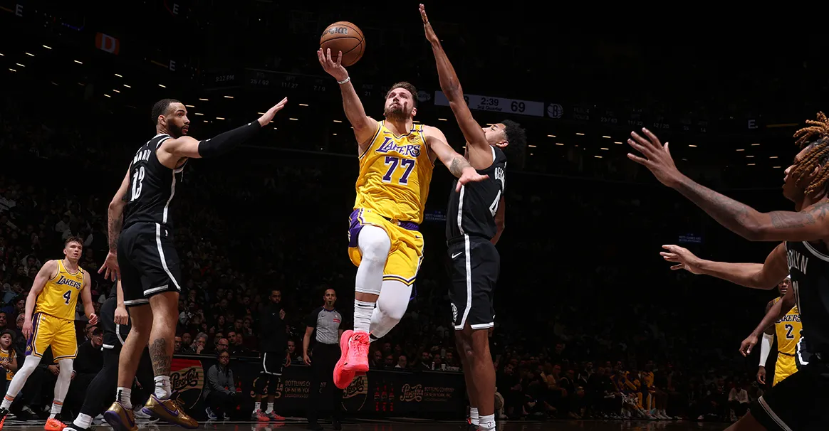 76人大胜篮网,终结两连败 76人大胜篮网,终结两连败