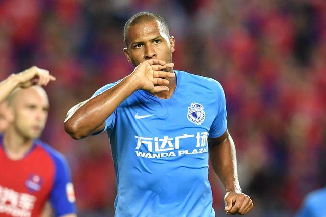 关于苏宁客场逆转鲁能，斩获关键三分的信息