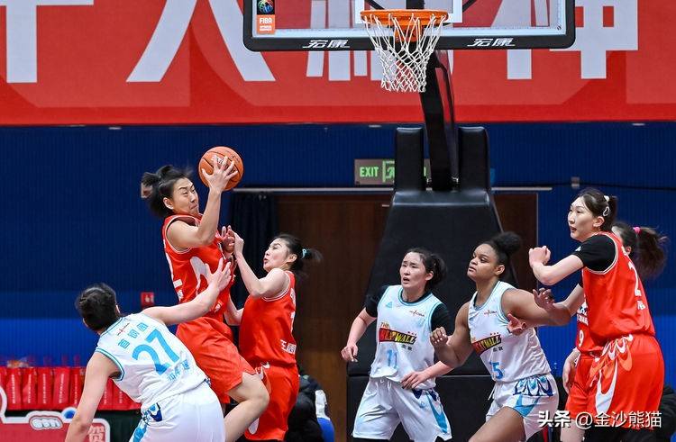 北京女篮大胜四川女篮,双方激战 北京女篮大胜四川女篮,双方激战