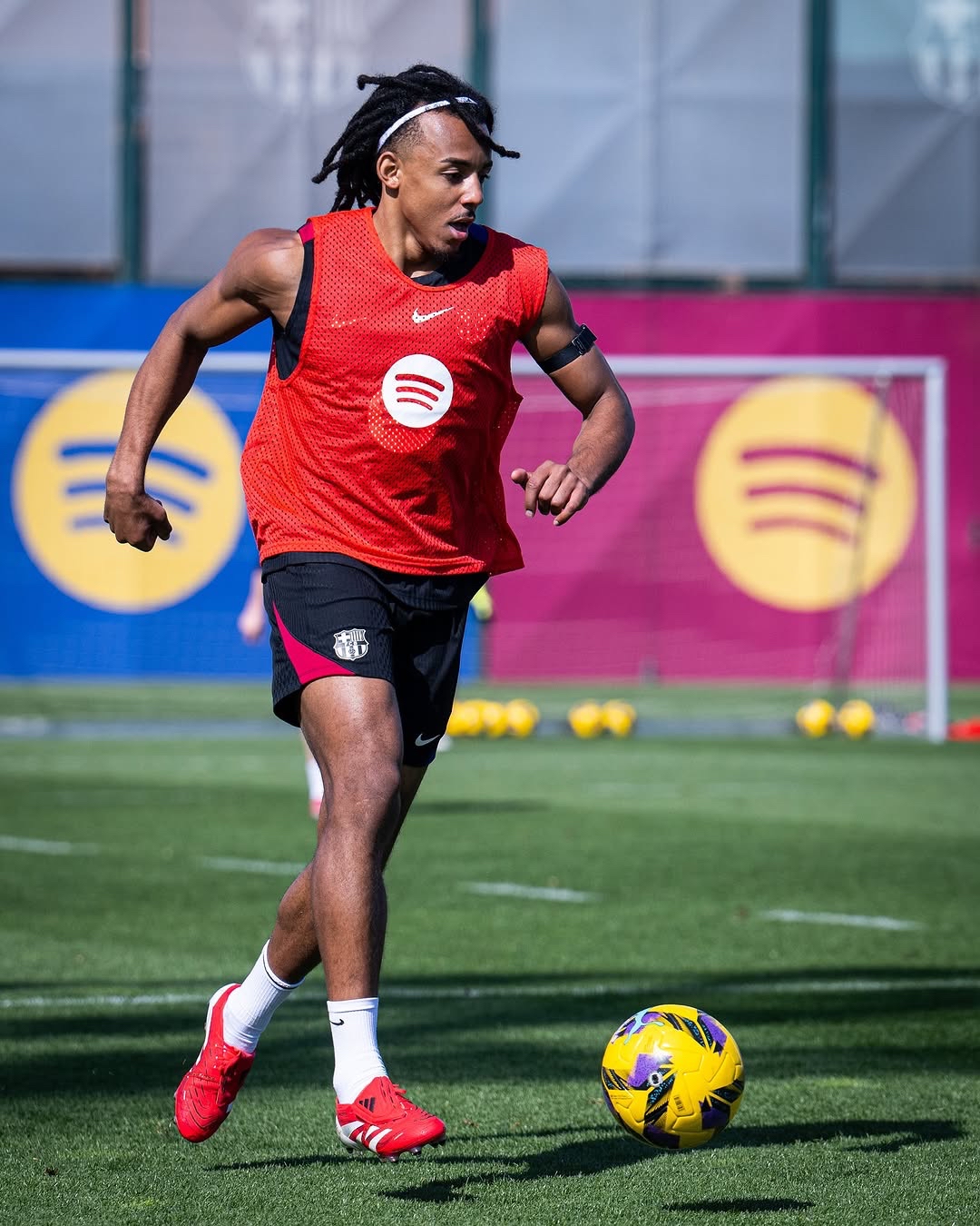 包含巴萨球员透露训练成果，球队期待赛场巅峰表现的词条