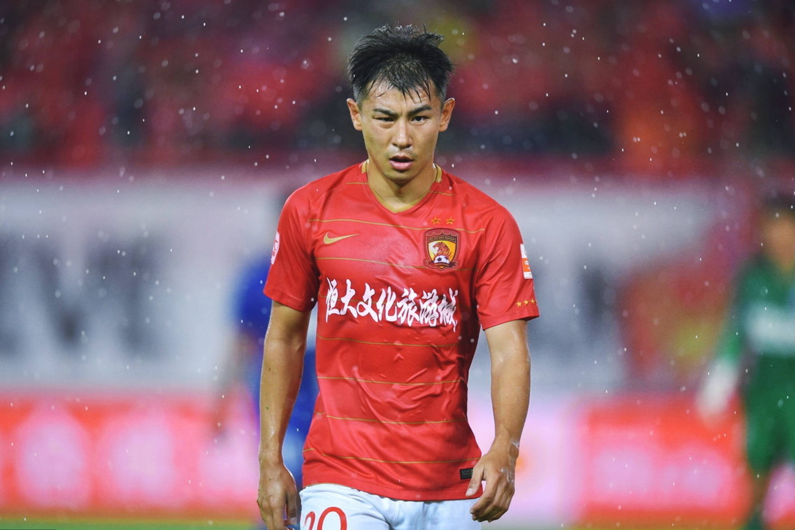 恒大球员表现出色，备受关注