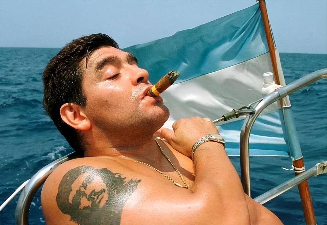 阿根廷足球家庭陷入困境：马拉多纳康复困难