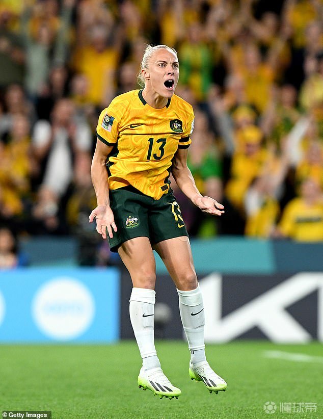 关于澳大利亚女足队员因伤退出比赛的信息